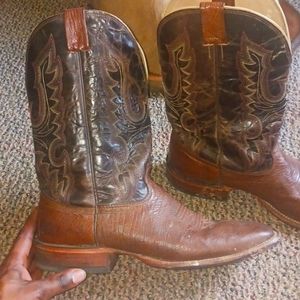 Great pair of smooth quial ostritch boots.  They are a Cavenders brand